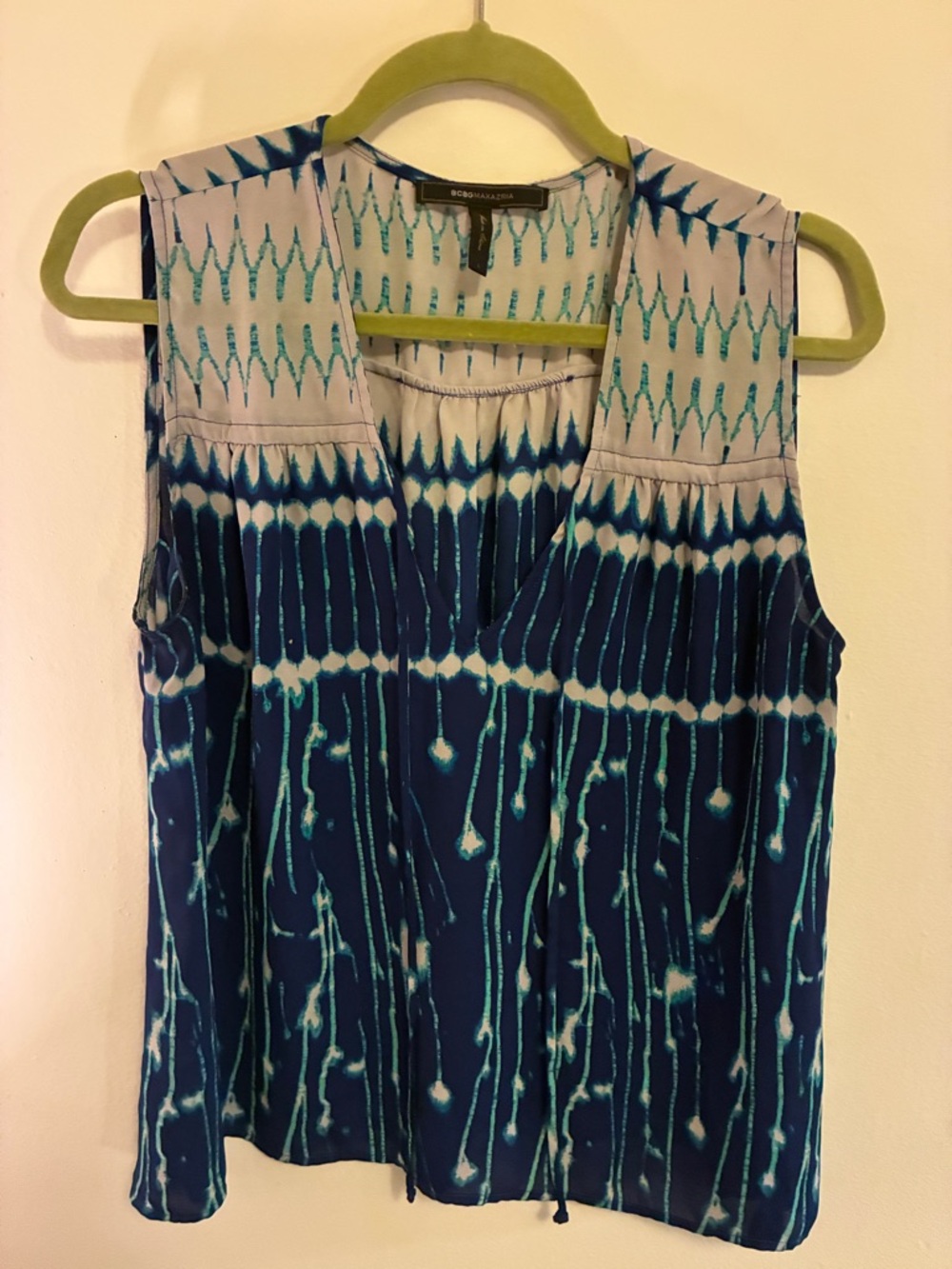 BCBGMaxAzria Blue and Teal Tie-Dye V-Neck Sleeveless Top